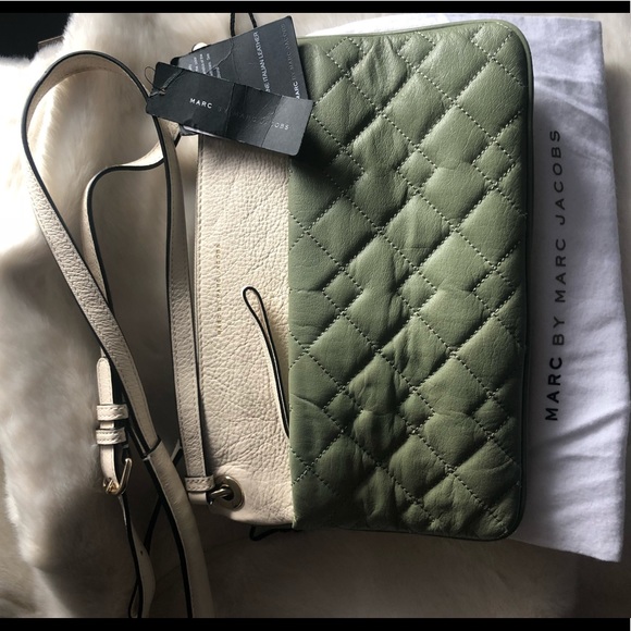 Marc by Marc Jacobs Tread Lightly Double Cross - Picture 2 of 5